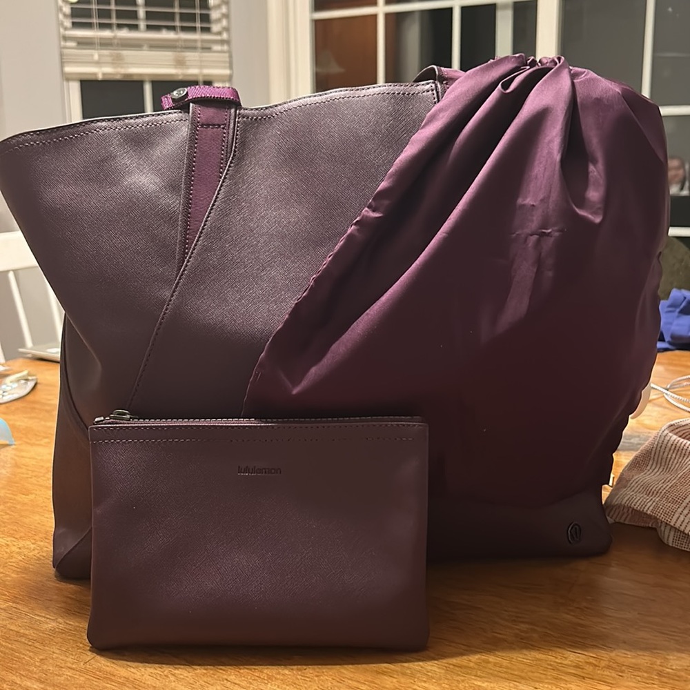Lululemon Athletica Large Shoulder Purple Tote Bag w/ wristlet & drawstring bag